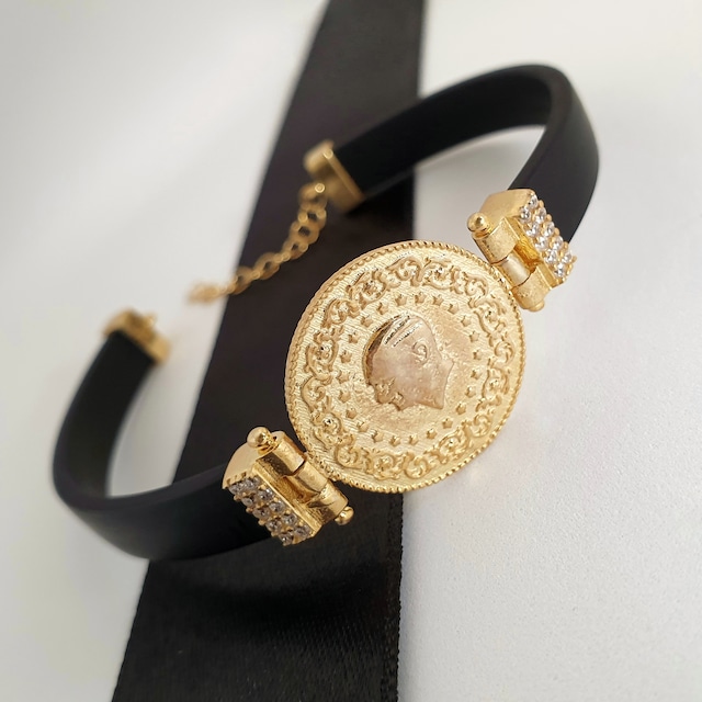 Gümüş Pazarım Çeyrek Altın Motifli Kauçuk Kordonlu Gümüş Bileklik