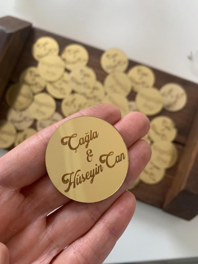 isimli kendinden yapışkanlı aynalı pleksi çikolata etiketi