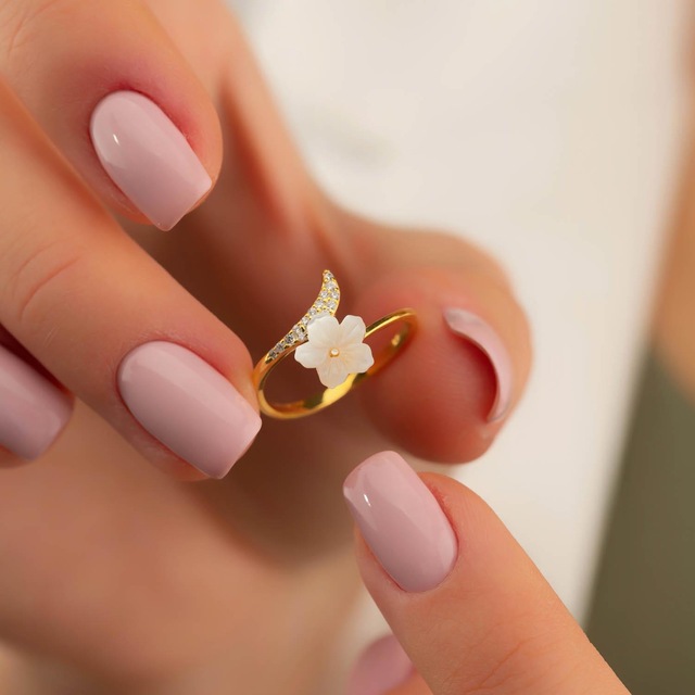 Gümüş Pazarım Altın Kaplama Manolya Çiçeği Kadın Gümüş Yüzük
