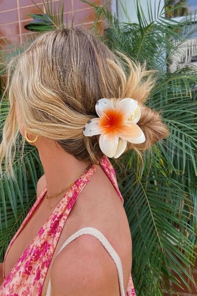 Minibuki Yavruağzı Renk Lotus Çiçek Parlak Akrilik Kadın Mandal Toka