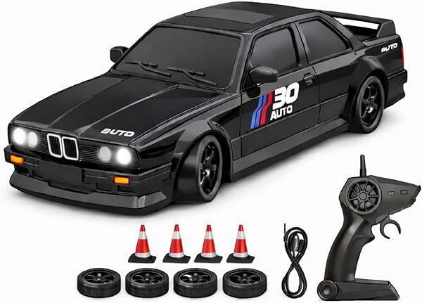 Giffy/Oyuncak BMWW E30 Drift Araba 4x4 Uzaktan Kumandalı Araba 2.4GHz Şarjlı LED Işıklı 15 Km Hız Araba (Siyah)